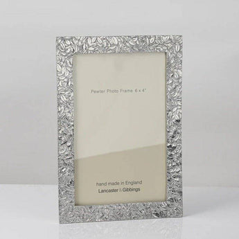 Lancaster & Gibbings Hedgerow 6x4 photo frame with a detailed hedgerow design, perfect for displaying favorite photographs.