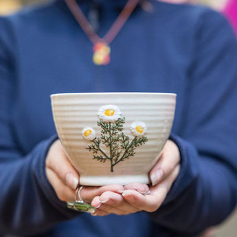 Gisela Graham Margerite Daisy ceramic bowl, 13cm, with white daisy floral design on a smooth ceramic surface.