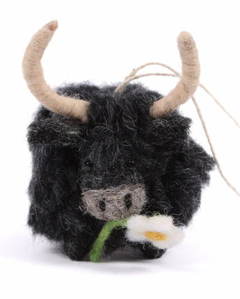 Mini black Highland cow felt decoration with a daisy flower, crafted by Amica, perfect for rustic or farm-themed decor.