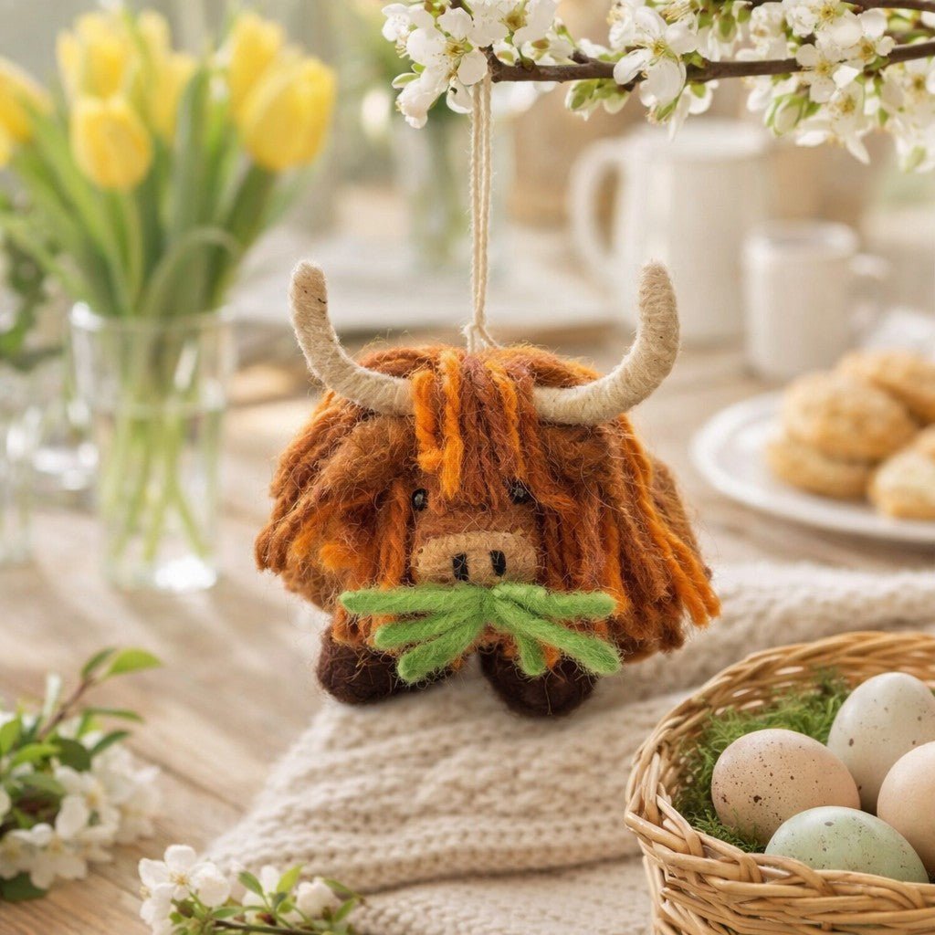 Mini Highland Cow felt decoration with grass, made by Amica, featuring a cute, detailed felt Highland Cow with grassy accents.