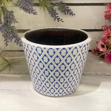 Six assorted old-style Dutch blue pots by Grand Illusions, featuring traditional design and varying shapes.