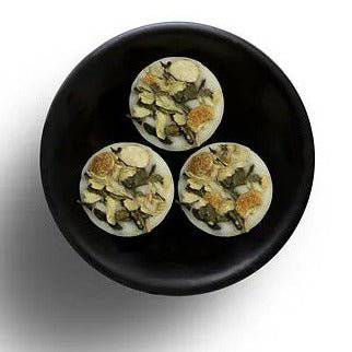 Freckleface RHS Botanic Lemon, Thyme & Lettuce wax melts with fresh lemon, herbal thyme, and crisp lettuce aroma in a wax melt form.
