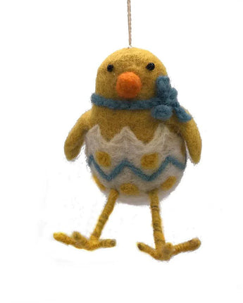 Felt decoration featuring a cute yellow chick inside a white egg, crafted by Amica, perfect for spring or Easter decor.