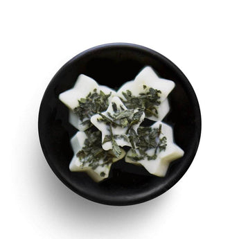 Freckleface Green Tea and Lemongrass Soya Wax Melts in a clear dish, showcasing natural green and yellow wax pieces.