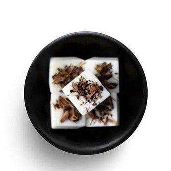 Freckleface Winter Nights Soya Wax Melts in a clear plastic container with a snowflake design, scented wax melts for warm ambiance.