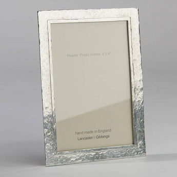 Lancaster & Gibbings Thurlestone 6x4 inch photo frame with a classic wooden design and glass front for displaying photos.